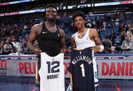  锡安暴力美学扣篮集锦，鹈鹕青年军展现无限发展潜力